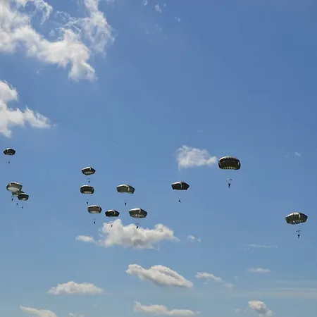 Mh, Logeren Bij Nederlanders Dichtbij Sainte Mere Eglise In Normandie *